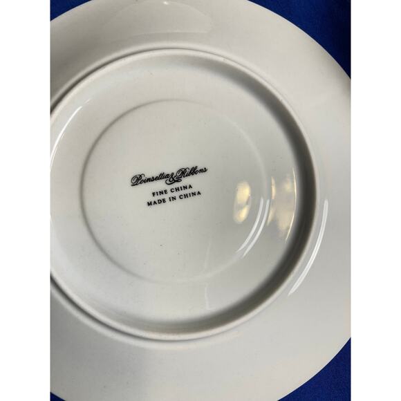 Poinsettia and Ribbons 8 Piece Tea/ Coffe Cup and Plate Set with Storage Case - Picture 10 of 13